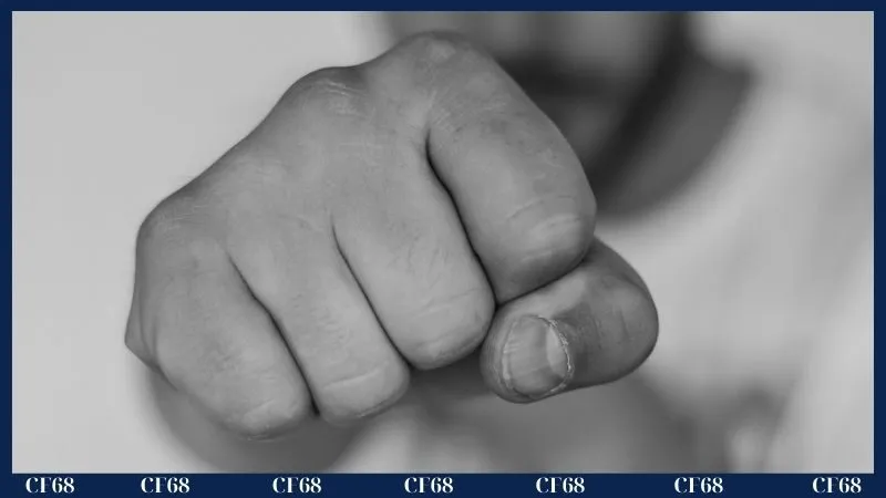 Nằm mơ thấy bị đấm đánh con gì hên?